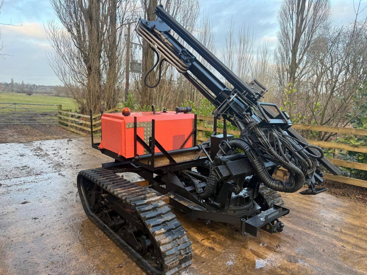 Protech-evo-compact-tracked-post-knocker-for-hire-Llandysul-Ceredigion.Wales